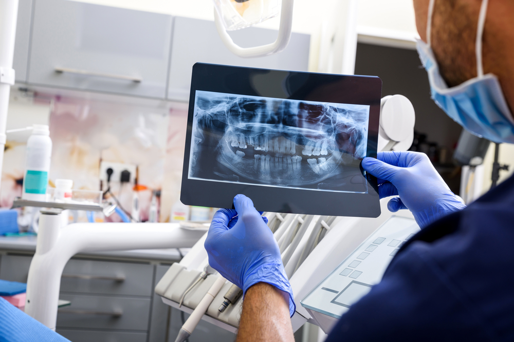 how can a tooth infection be identified in an x ray